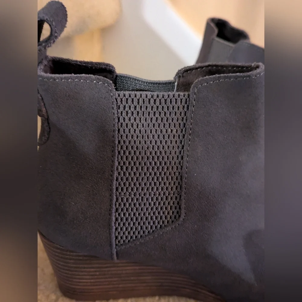Tom's Kayley Boots Dark Gray 8 NWOB